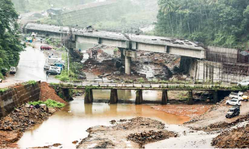 ചെറുതോണി പാലം നിർമാണം അവസാനഘട്ടത്തിൽ ചെറുതോണി പാലം നിർമാണം അവസാനഘട്ടത്തിൽ