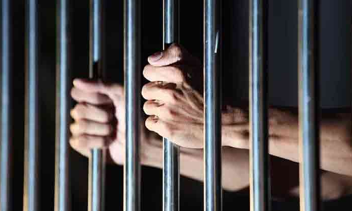 Mumbai: 20-year-old jumps off home in Vashi, ‘friend’ held for rape