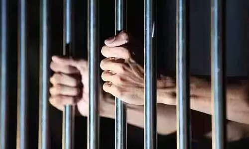 Mumbai: 20-year-old jumps off home in Vashi, ‘friend’ held for rape