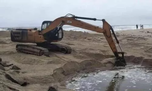 അന്ധകാരനഴിപ്പൊഴിയിലെ മണൽ നീക്കി തുടങ്ങി