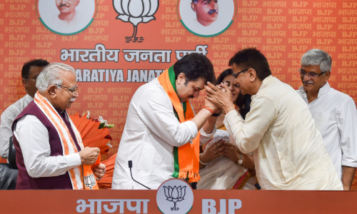 ഹരിയാനയിലെ കോൺഗ്രസ് നേതാവ് കുൽദീപ് ബിഷ്ണോയിയും ഭാര്യയും ബി.ജെ.പിയിൽ