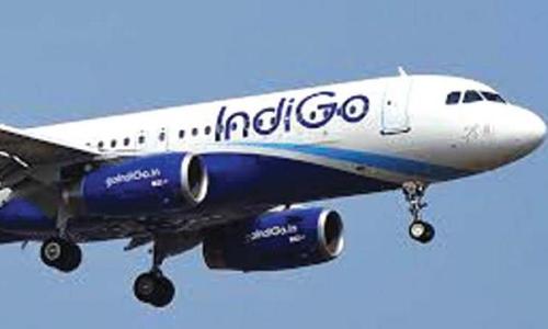 യാത്രക്കാരെ പുറത്തിറക്കാൻ മൂന്ന് വാതിലും തുറക്കാൻ ഇൻഡിഗോ; ലോകത്താദ്യമെന്ന്