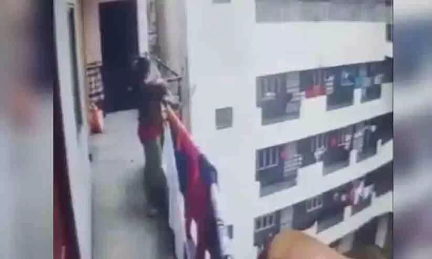 ബെംഗലൂരുവിൽ നാലുവയസുകാരിയെ അമ്മ അപാർട്മെന്റിൽ നിന്ന് താഴേക്ക് വലിച്ചെറിഞ്ഞു; കുട്ടി തൽക്ഷണം മരിച്ചു