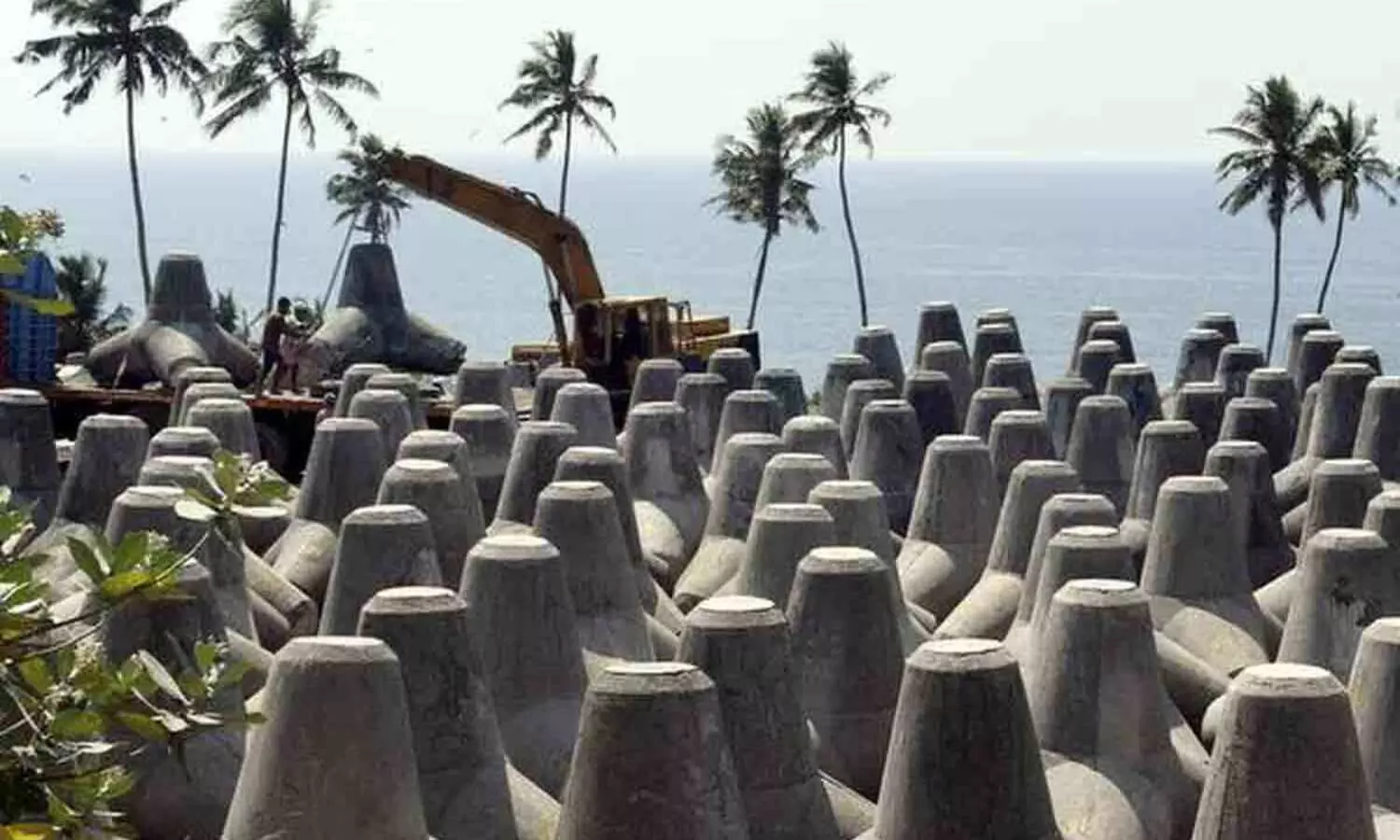 ചെല്ലാനംകാർക്കിത് ആശ്വാസകാലം ; സന്തോഷം പങ്കുവെച്ച് വി.എൻ. വാസവൻ