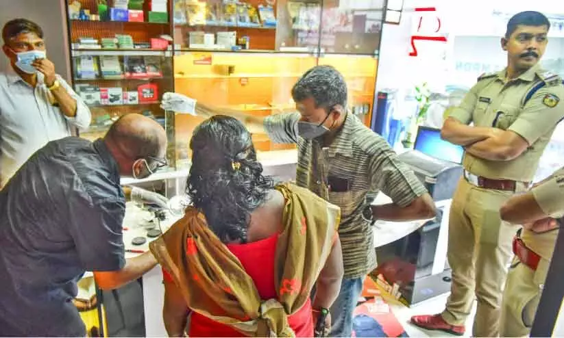 കൊച്ചി നഗരത്തിലെ കടകളിൽ മോഷണം കൊച്ചി നഗരത്തിലെ കടകളിൽ മോഷണം