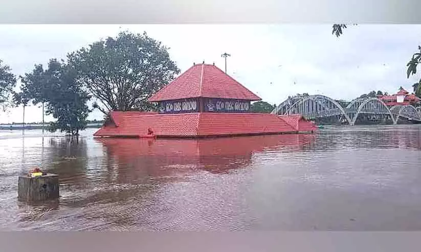 പെരിയാറിലും മൂവാറ്റുപുഴയാറിലും ജലനിരപ്പ് ഉയരുന്നു; വീണ്ടും ആശങ്ക പെരിയാറിലും മൂവാറ്റുപുഴയാറിലും ജലനിരപ്പ് ഉയരുന്നു; വീണ്ടും ആശങ്ക