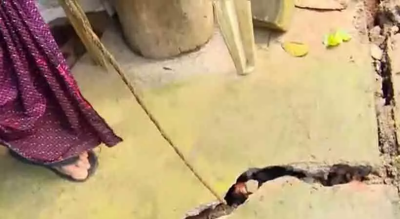 മുണ്ടംപാറയില് വീണ്ടും ഭൂമി വിണ്ടുകീറി മുണ്ടംപാറയില് വീണ്ടും ഭൂമി വിണ്ടുകീറി