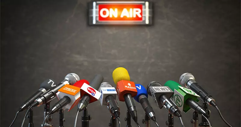 മാ​​ധ്യ​​മ​ ധാ​​ർ​മി​​ക​​ത​​യു​​ടെ ഭാ​​ര​​മൊ​​ന്നും ഇ​​ന്ത്യ​​ന്‍ ദൃ​​ശ്യ​​മാ​​ധ്യ​​മ​​ങ്ങ​​ളെ   ഇ​​ന്ന് അ​​ല​​ട്ടു​​ന്നി​​ല്ലേ?