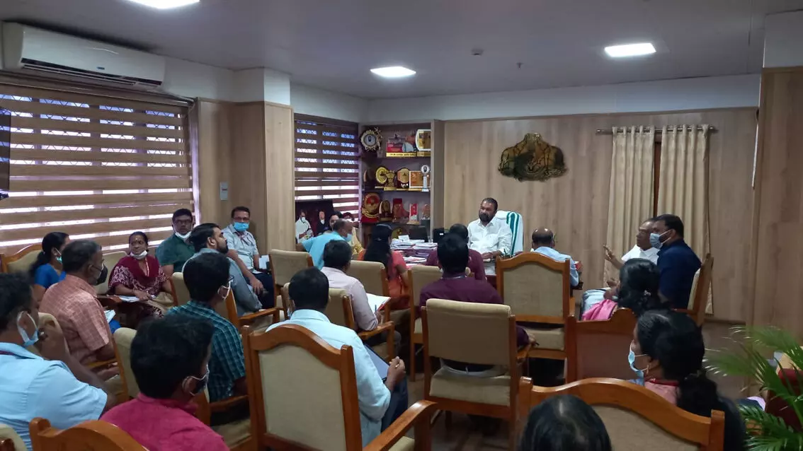 തൊഴിൽ വകുപ്പിൽ കെട്ടിക്കിടക്കുന്ന എല്ലാ ഫയലുകളും സെപ്റ്റംബർ 30 നകം തീർപ്പാക്കണം- വി ശിവൻകുട്ടി തൊഴിൽ വകുപ്പിൽ കെട്ടിക്കിടക്കുന്ന എല്ലാ ഫയലുകളും സെപ്റ്റംബർ 30 നകം തീർപ്പാക്കണം- വി ശിവൻകുട്ടി