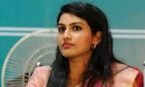 എ​റ​ണാ​കു​ളം കലക്ടർക്ക്​ ​ഫേസ്​ബുക്കിലും പൊങ്കാല പ്രളയം