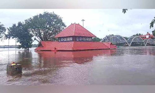 പെരിയാറിലും മൂവാറ്റുപുഴയാറിലും ജലനിരപ്പ് ഉയരുന്നു; വീണ്ടും ആശങ്ക