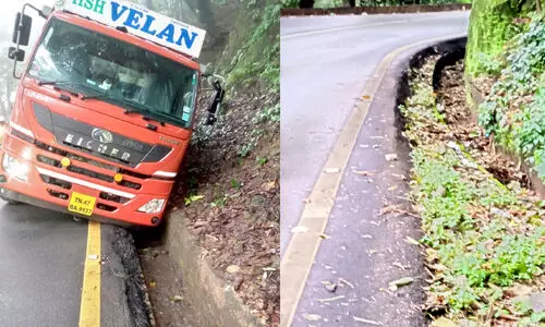അപകടഭീഷണിയായി വയനാട് ചുരം റോഡിലെ ഓവുചാലുകൾ