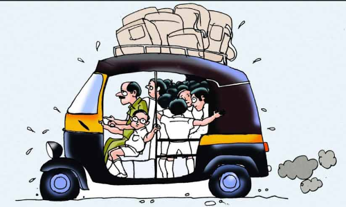 വിദ്യാർഥികളും ഡ്രൈവറുമടക്കം 16 പേർ; ഓട്ടോറിക്ഷ കസ്റ്റഡിയിെലടുത്തു