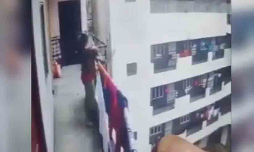 ബെംഗലൂരുവിൽ നാലുവയസുകാരിയെ അമ്മ അപാർട്മെന്റിൽ നിന്ന് താഴേക്ക് വലിച്ചെറിഞ്ഞു; കുട്ടി തൽക്ഷണം മരിച്ചു