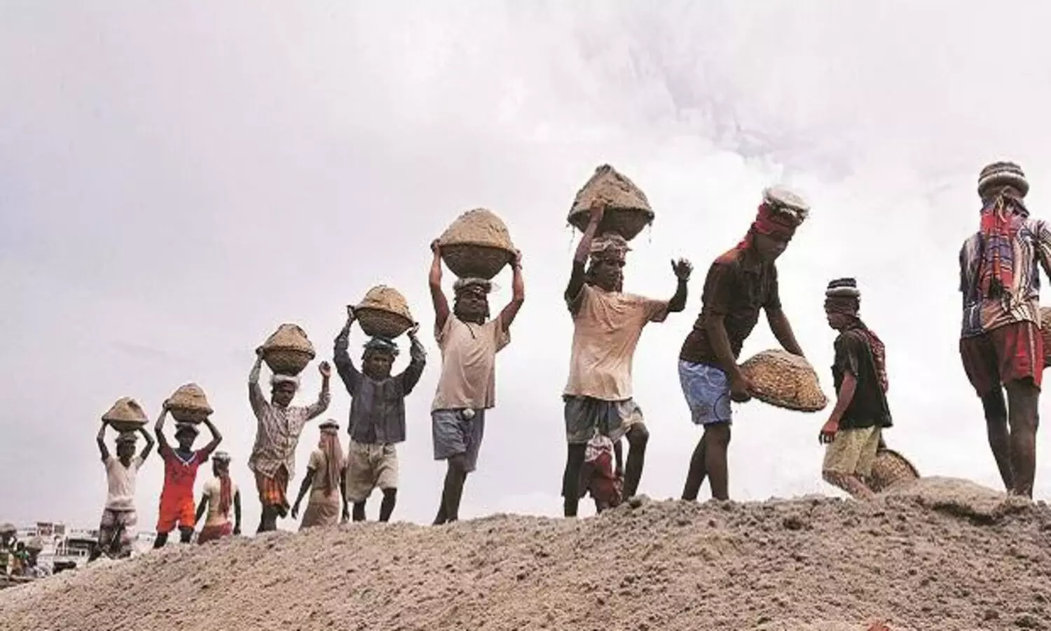 തൊഴിലാളികൾക്ക് ഓൺലൈൻ ദേശഭക്തിഗാന മത്സരവുമായി തൊഴിൽ വകുപ്പ്