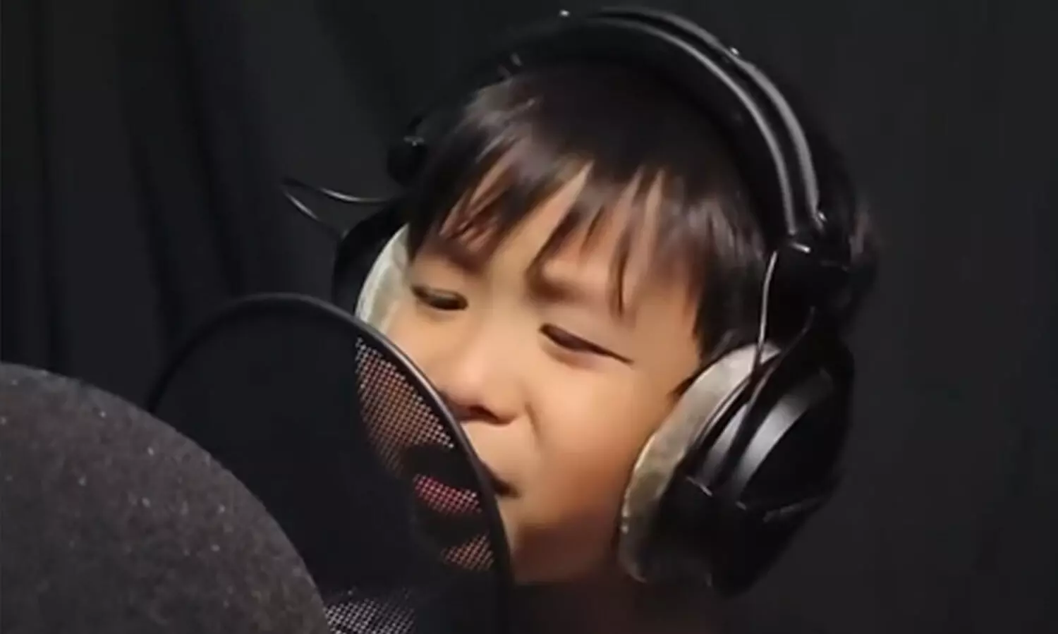 നാല്​ വയസുകാരന്‍റെ പാട്ട്​ വൈറൽ; ഏറ്റെടുത്ത്​ ദുബൈ കിരീടാവകാശി, വീഡിയോ കാണാം