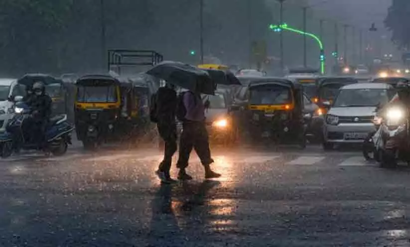 മഴക്ക് നേരിയ ആശ്വാസം, ജാഗ്രത തുടരും