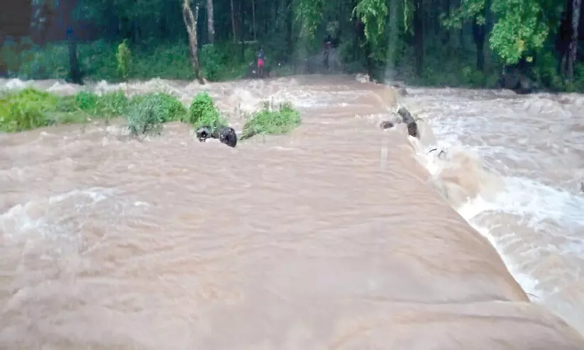 കനത്ത മഴ: മുണ്ടേരി വനത്തില്‍ വിള്ളല്‍ രൂപപ്പെട്ടതായി സൂചന