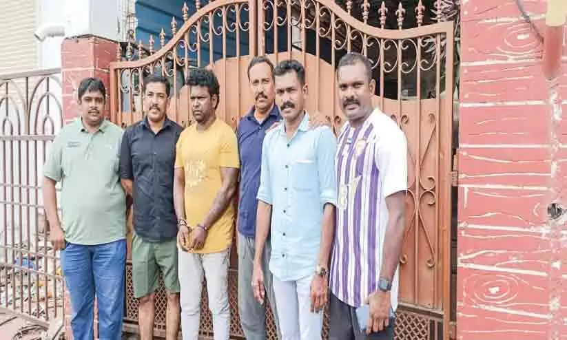 നാടുവിട്ട ഗുണ്ടയെ മുംബൈയിൽനിന്ന് പിടികൂടി നാടുവിട്ട ഗുണ്ടയെ മുംബൈയിൽനിന്ന് പിടികൂടി
