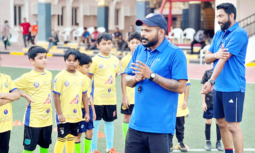 കുട്ടികൾക്ക് ഫുട്ബാൾ പാഠംപകർന്ന് യങ് കൊമ്പൻസ്കോച്ചിങ് ക്യാമ്പ് കുട്ടികൾക്ക് ഫുട്ബാൾ പാഠംപകർന്ന് യങ് കൊമ്പൻസ്കോച്ചിങ് ക്യാമ്പ്