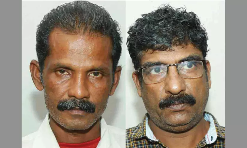 ലക്ഷങ്ങൾ വിലവരുന്ന ഹഷീഷ് ഓയിലുമായി രണ്ടുപേർ അറസ്റ്റിൽ ലക്ഷങ്ങൾ വിലവരുന്ന ഹഷീഷ് ഓയിലുമായി രണ്ടുപേർ അറസ്റ്റിൽ