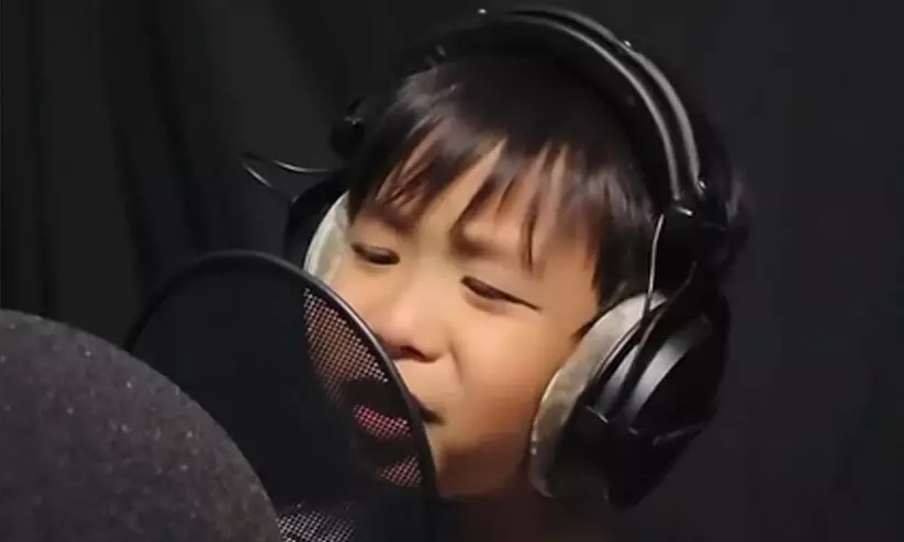 നാല് വയസുകാരന്റെ പാട്ട് വൈറൽ; ഏറ്റെടുത്ത് ദുബൈ കിരീടാവകാശി, വീഡിയോ കാണാം നാല് വയസുകാരന്റെ പാട്ട് വൈറൽ; ഏറ്റെടുത്ത് ദുബൈ കിരീടാവകാശി, വീഡിയോ കാണാം