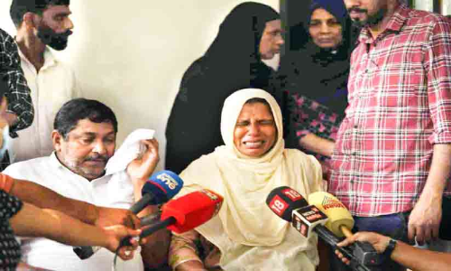 ഇവിടെയുണ്ട്, ഹൃദയം തകർന്ന ദമ്പതികൾ