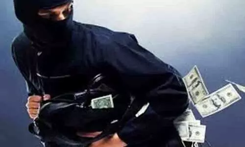 1.2 ലക്ഷം ദിർഹം കൊള്ളയടിച്ച നാലംഗ സംഘത്തിന്​ തടവ്​