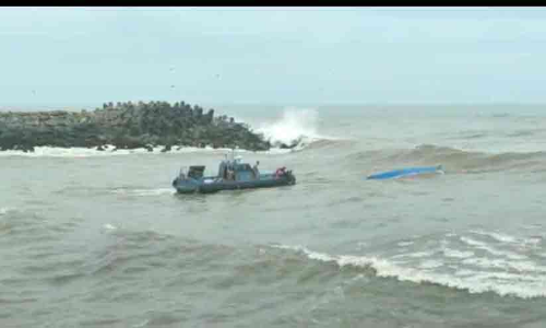 മുതലപ്പൊഴിയിൽ തിരയിൽപ്പെട്ട്​ മത്സ്യബന്ധന ബോട്ട്​ മറിഞ്ഞു