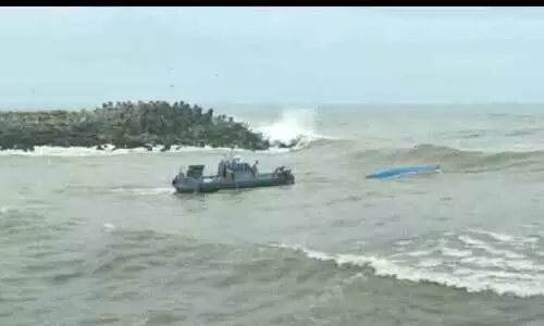 മുതലപ്പൊഴിയിൽ തിരയിൽപ്പെട്ട്​ മത്സ്യബന്ധന ബോട്ട്​ മറിഞ്ഞു