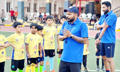 കുട്ടികൾക്ക് ഫുട്ബാൾ പാഠംപകർന്ന് യങ് കൊമ്പൻസ്കോച്ചിങ് ക്യാമ്പ്