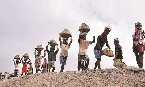 തൊഴിലാളികൾക്ക് ഓൺലൈൻ ദേശഭക്തിഗാന മത്സരവുമായി തൊഴിൽ വകുപ്പ്