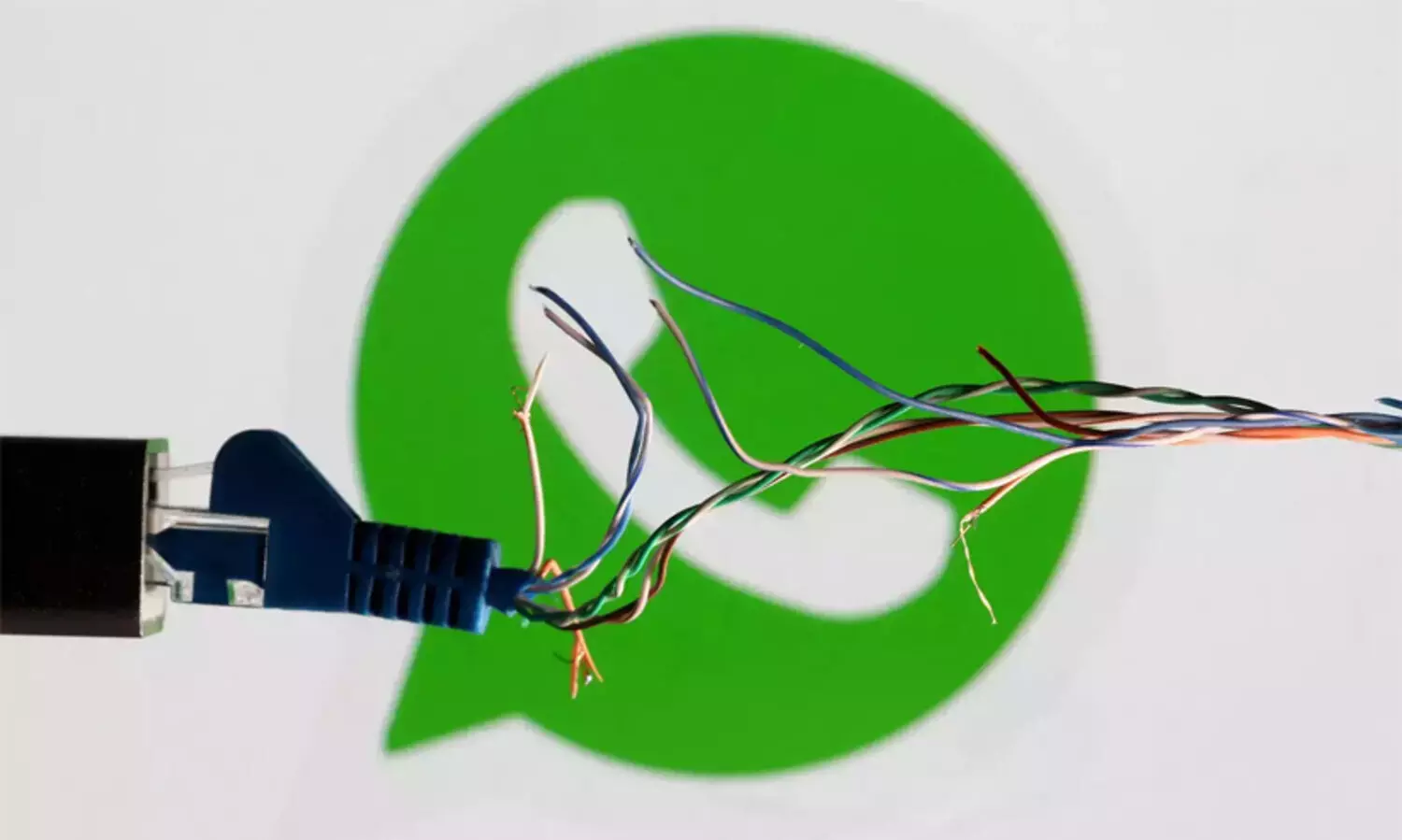 വാട്സ്ആപ്പ് ഗ്രൂപ്പുകളിലുള്ളവർ ശ്രദ്ധിക്കുക; അഡ്മിൻമാർ ഇനി ചില്ലറക്കാരല്ല...!