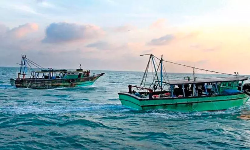 മരണത്തെ മുഖാമുഖം കണ്ട് ആഴക്കടലിൽ അഞ്ചുപേർ; തുണയായത് വയർലെസ്