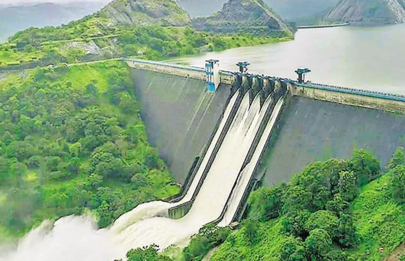 പെരിയാർ തീരത്ത് കനത്ത ജാഗ്രതാ നിർദേശം പെരിയാർ തീരത്ത് കനത്ത ജാഗ്രതാ നിർദേശം