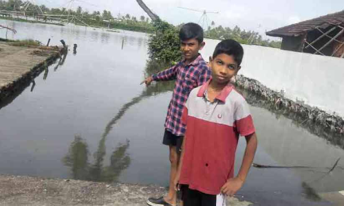തോട്ടിൽ മുങ്ങിത്താഴ്ന്ന കുട്ടികളെ ജീവിതത്തിലേക്ക് കൈപിടിച്ചത് നയന