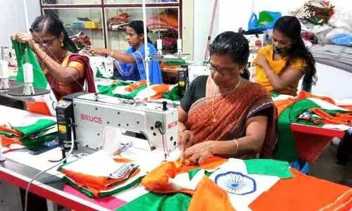 ഹര്‍ ഘര്‍ തിരംഗ: കുടുംബശ്രീ ഒരുക്കുന്നത്‌ രണ്ടു ലക്ഷം ദേശീയ പതാക