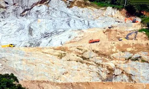 മഴ കനക്കുമ്പോൾ വയലടക്ക് നെഞ്ചിടിപ്പ്