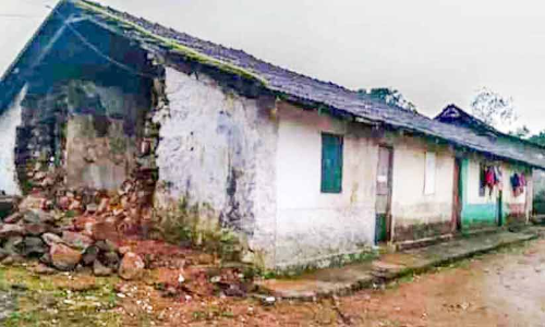 വീഴാറായ ലയങ്ങളിൽ ആശങ്കയോടെ തൊഴിലാളികൾ