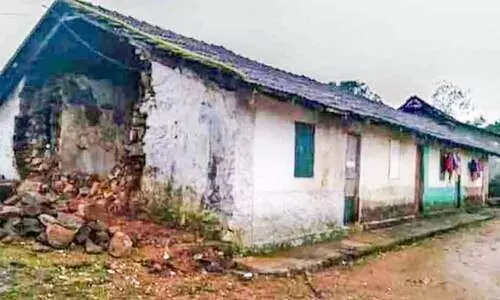 വീഴാറായ ലയങ്ങളിൽ ആശങ്കയോടെ തൊഴിലാളികൾ