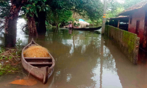 ദുരിതമൊഴിയാതെ പുഴയോരവാസികൾ; ക്യാമ്പുകളിലുള്ളവർക്ക് മടങ്ങാനായിട്ടില്ല ദുരിതമൊഴിയാതെ പുഴയോരവാസികൾ; ക്യാമ്പുകളിലുള്ളവർക്ക് മടങ്ങാനായിട്ടില്ല