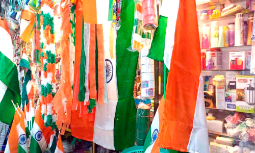 സ്വാതന്ത്ര്യദിനാഘോഷം; ത്രിവർണ പതാകക്ക്​ വിപണയിൽ വൻ ഡിമാൻഡ്