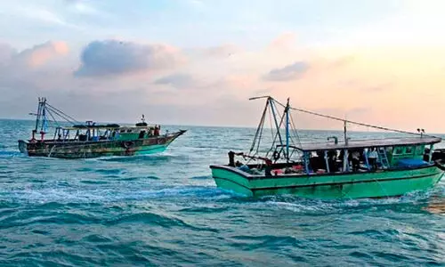 മരണത്തെ മുഖാമുഖം കണ്ട് ആഴക്കടലിൽ അഞ്ചുപേർ; തുണയായത് വയർലെസ്