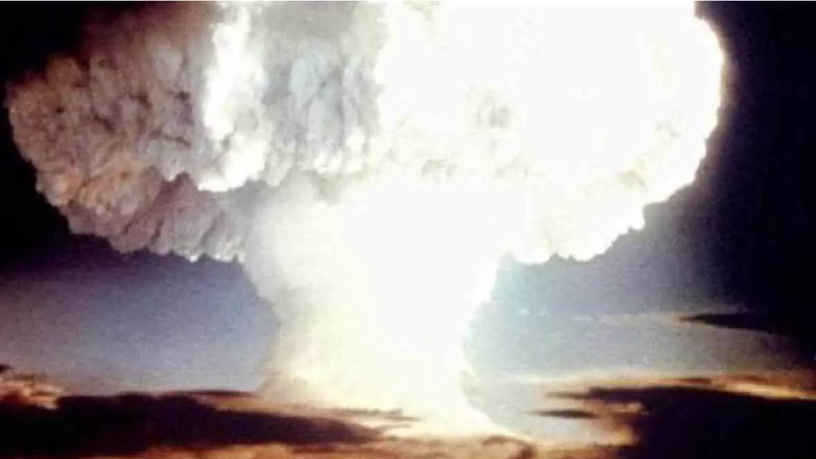 ആണവഭീഷണിക്കു മുന്നിൽ നിസ്സഹായമോ?