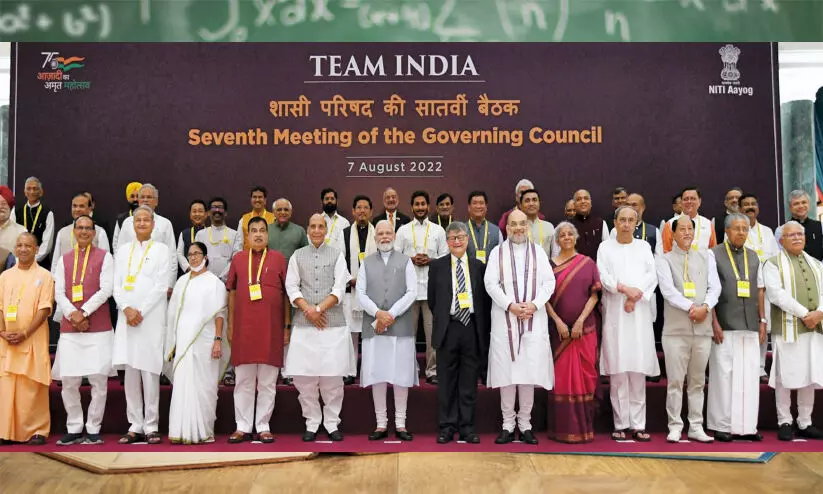 കേന്ദ്രം ഫെഡറലിസത്തിന് വെല്ലുവിളിയാകരുത് -പിണറായി വിജയൻ കേന്ദ്രം ഫെഡറലിസത്തിന് വെല്ലുവിളിയാകരുത് -പിണറായി വിജയൻ