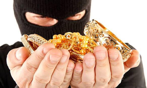 ചാലാട് വീട് കുത്തിത്തുറന്ന് 22 പവന്‍ സ്വര്‍ണം കവര്‍ന്നു