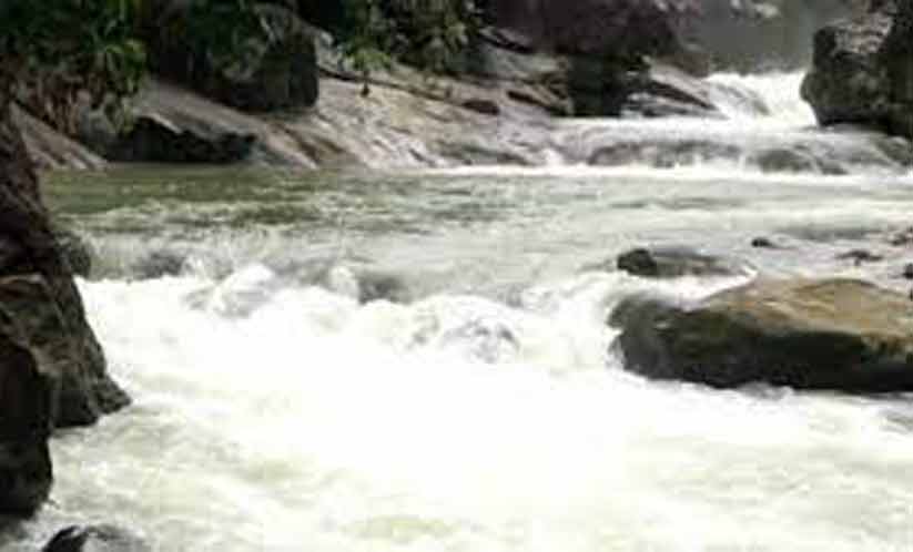 ഗ്രാമ്പിയില്‍ ഒഴുക്കിൽപെട്ട കുട്ടിയെ കണ്ടെത്താനായില്ല