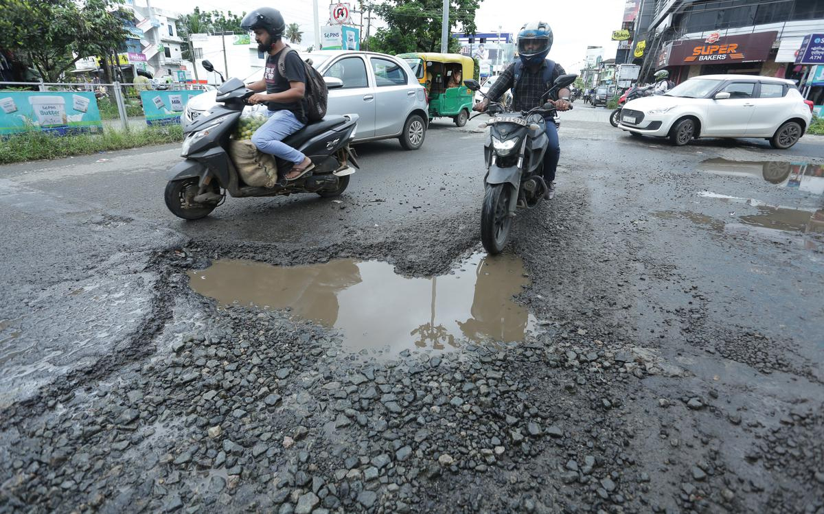 റോഡുകളുടെ അറ്റകുറ്റ പണി വേഗത്തിലാക്കാൻ ഒരുങ്ങി സർക്കാർ