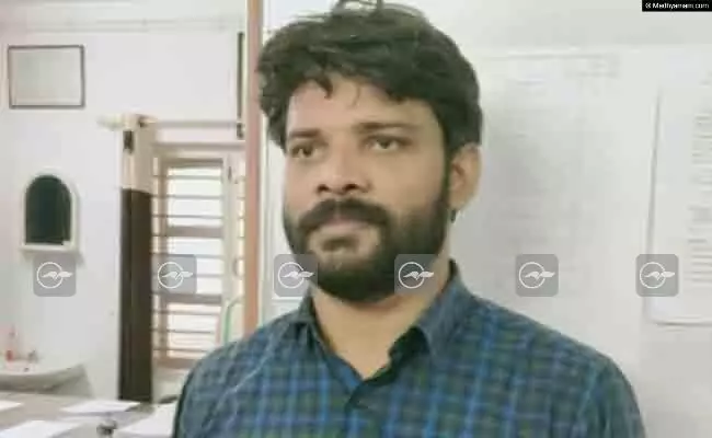 കുപ്രസിദ്ധ കള്ളൻ പെരിയാട്ടടുക്കം റിയാസ് കോടതിയിൽനിന്ന് ചാടി ഭാര്യവീട്ടിൽ ഒളിവിൽ കഴിയവെ പിടിയിൽ