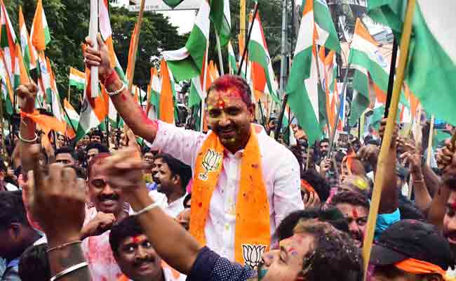 ഡിജെ പാട്ടിനൊപ്പം ദേശീയപതാകയെ അപമാനിച്ച് നൃത്തം; കെ. സുരേന്ദ്രൻ പ​​ങ്കെടുത്ത പരിപാടിക്കെതിരെ പരാതി